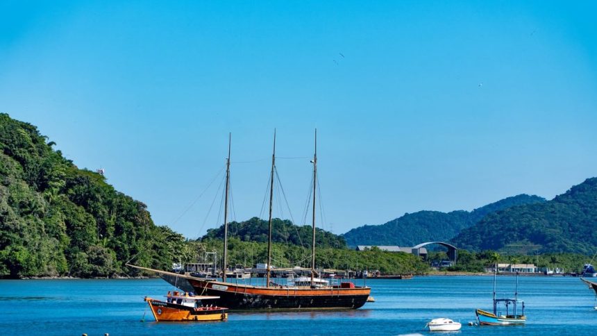 Vista de Bertioga, eleita o segundo melhor destino do Brasil para turismo do sono