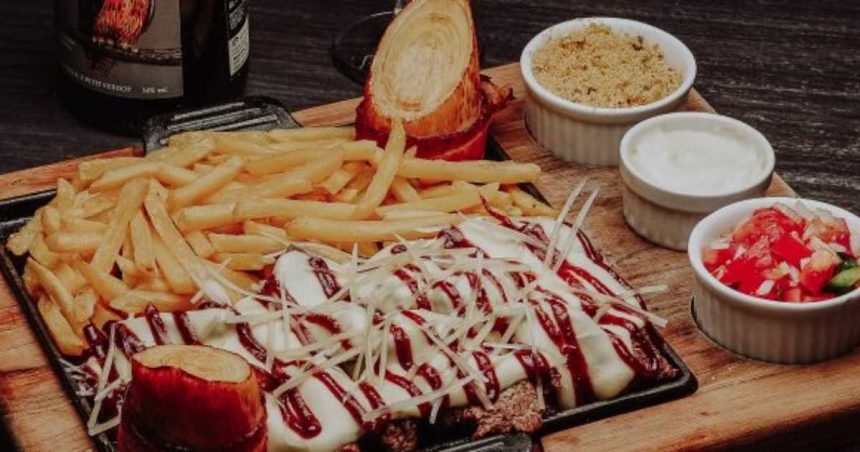 Prato preparado para o festival gastronômico Caraguá A Gosto 2026 em restaurante participante de Caraguatatuba