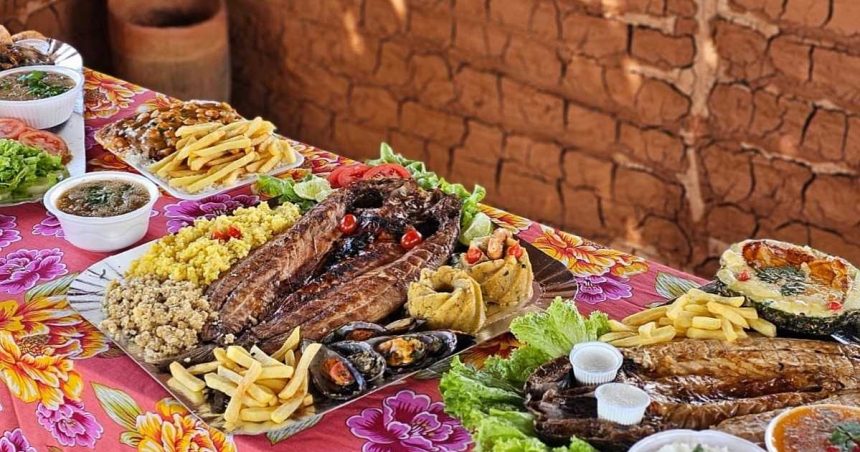 Pratos de tainha servidos durante o Festival da Tainha na Praça de Eventos do Porto Novo, em Caraguatatuba