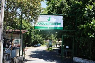 Voluntários participam de atividade de educação ambiental no Parque Natural Municipal do Juqueriquerê, em Caraguatatuba