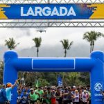 Atletas participando de corrida de rua em São Sebastião durante a Corrida da Independência