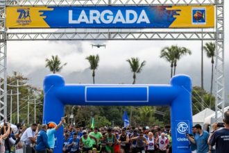 Atletas participando de corrida de rua em São Sebastião durante a Corrida da Independência