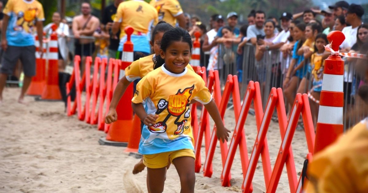 Corrida kids na Praia do Perequê durante as comemorações do aniversário de Ilhabela