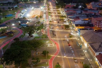 Nova luminária LED instalada em via pública de São Sebastião pelo Programa Ilumina São Sebá