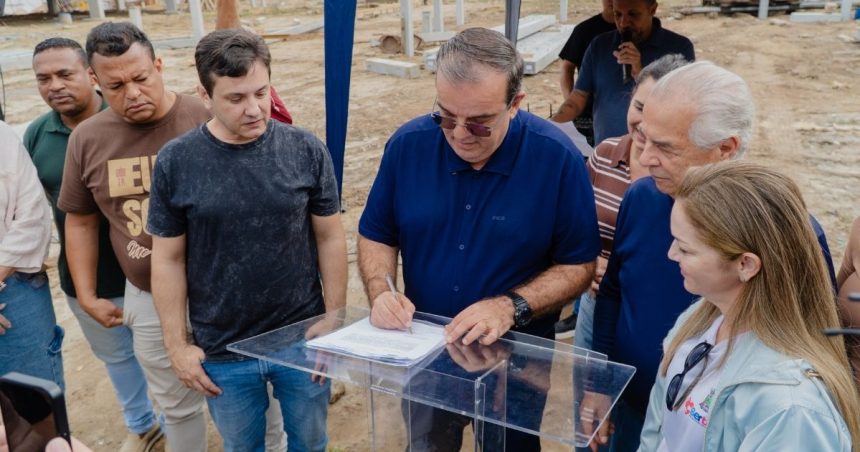 Assinatura da ordem de serviço para construção da nova ESF no bairro Costa Sol, em Bertioga