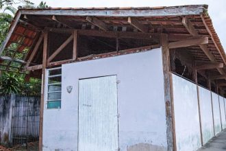 Fachada do prédio que será revitalizado para abrigar a nova Unidade de Saúde do bairro São Francisco, em São Sebastião