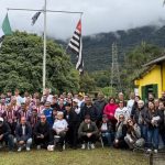 Comunidade reunida na volta do Festival do Itatinga, em Bertioga, após oito anos