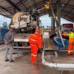 Equipe de Bertioga realiza limpeza de valas e canais com hidrojato