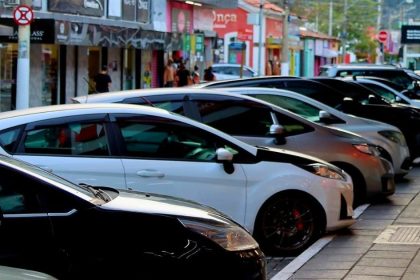 Vagas de estacionamento no Centro de São Sebastião, área da futura Zona Azul
