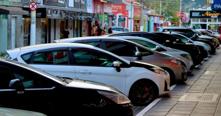 Vagas de estacionamento no Centro de São Sebastião, área da futura Zona Azul