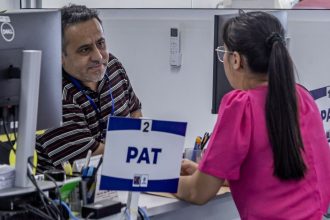 Atendimento a candidatos no Posto de Atendimento ao Trabalhador (PAT) de São Sebastião