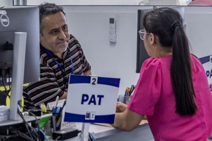 Atendimento a candidatos no Posto de Atendimento ao Trabalhador (PAT) de São Sebastião
