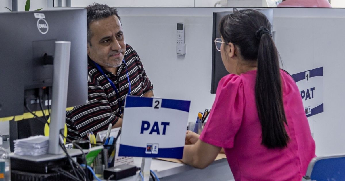 Atendimento a candidatos no Posto de Atendimento ao Trabalhador (PAT) de São Sebastião