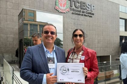 Prefeito Marcelo Vilares recebe reconhecimento do TCE-SP à Ouvidoria Municipal de Bertioga