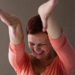 Prática de dança e FitDance contribui para o condicionamento físico, a saúde mental e o bem-estar, segundo especialistas da Hapvida