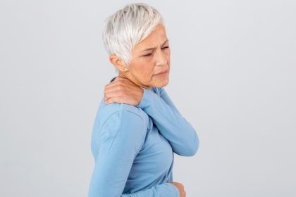 Especialista da Hapvida alerta para os riscos da osteoporose em mulheres acima dos 50 anos e orienta sobre prevenção e saúde óssea